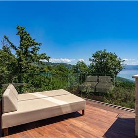 4 Bedroom Villa with Salt Water Pool, Private mini golf course and Rooftop Terrace near Opatija, Sleeps 8